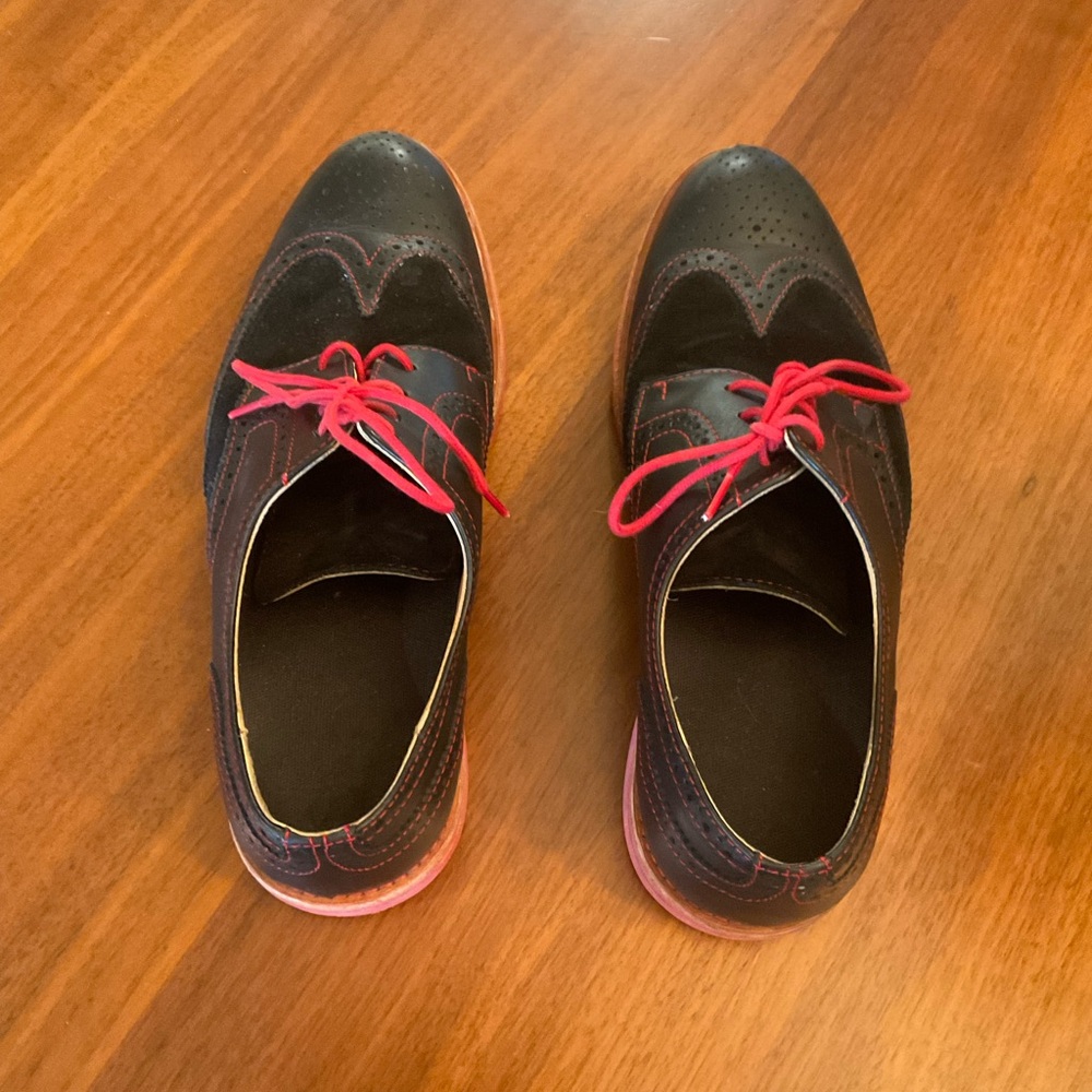 Stylish Black and Red Men's Oxfords